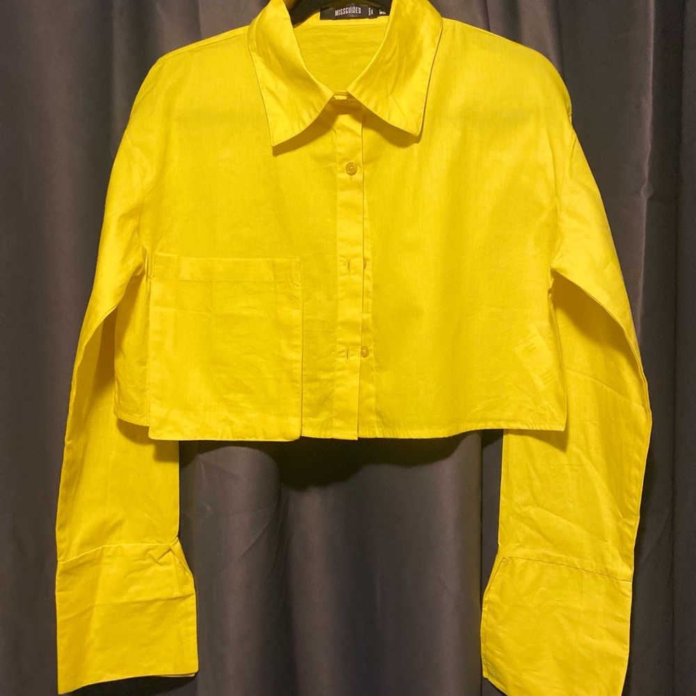 Yellow crop button up - Picture 2 of 3